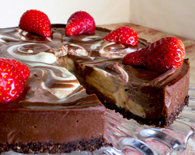 Chocolate Vanilla Swirl Raw Vegan Cheesecake